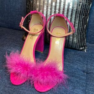 Pink feather suede shoes